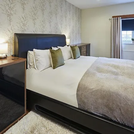 Host & - Meadowfield House *